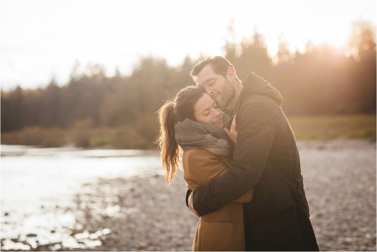 Romantische Paarfotos an der Isar in München