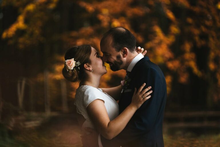 Herbsthochzeit mit Brautpaarporträt