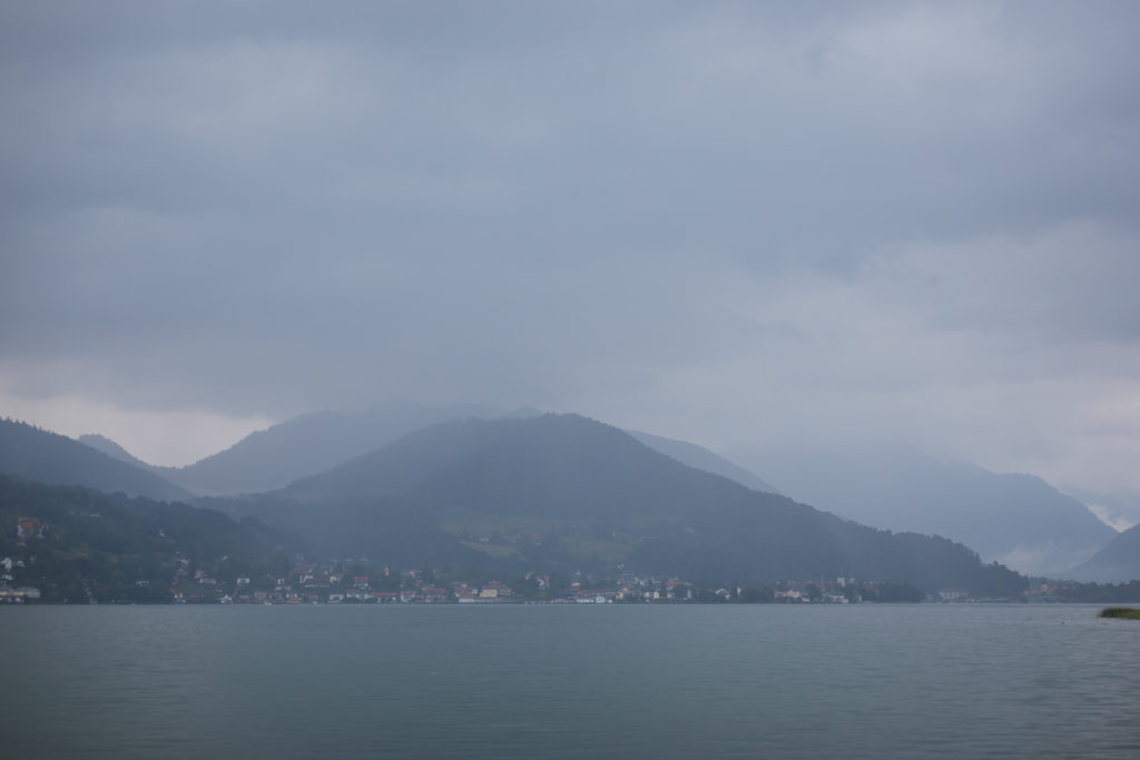 Verregneter, wolkenverhangener Tegernsee