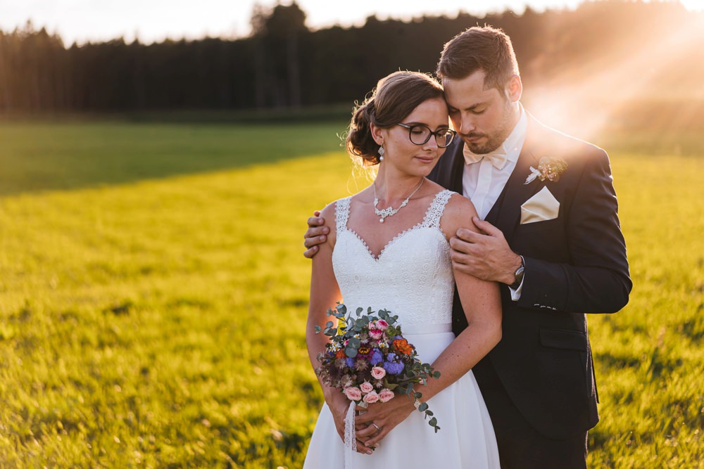 Brautpaar mit Abendstreiflicht